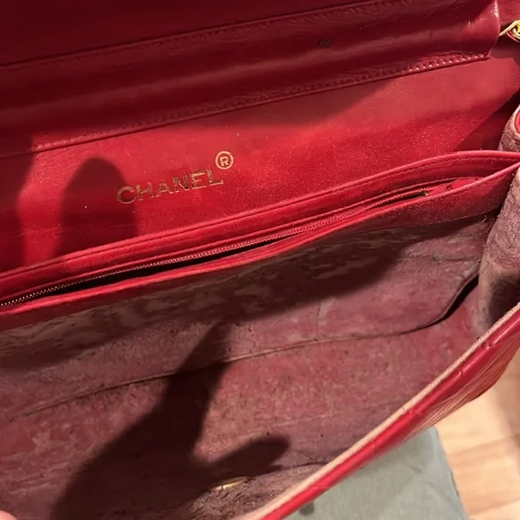 Authentic Chanel Red quilted Diana shoulder handbag - Picture 8 of 17